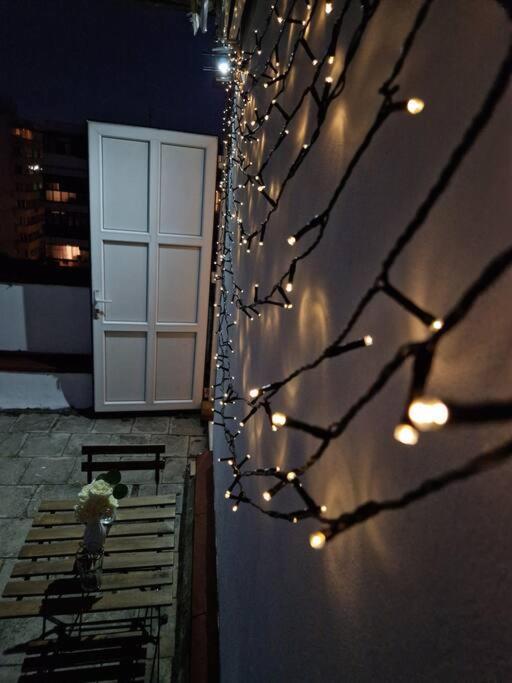 Charming Apartment With Private Terrace Bukares Bagian luar foto