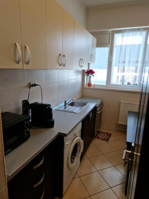 Charming Apartment With Private Terrace Bukares Bagian luar foto
