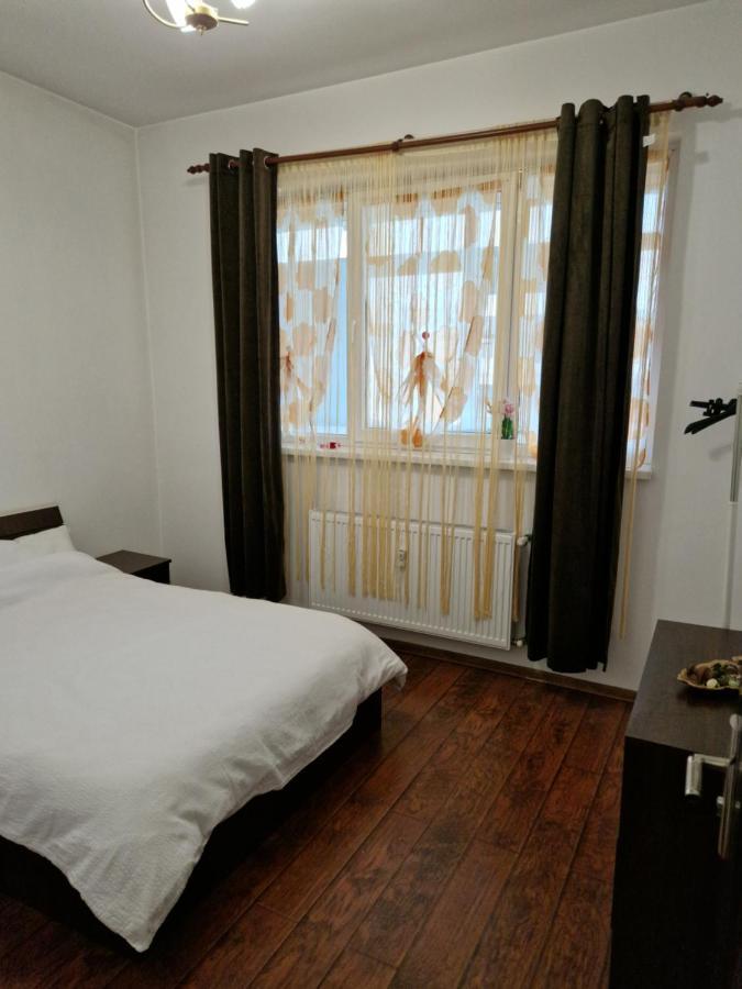Charming Apartment With Private Terrace Bukares Bagian luar foto